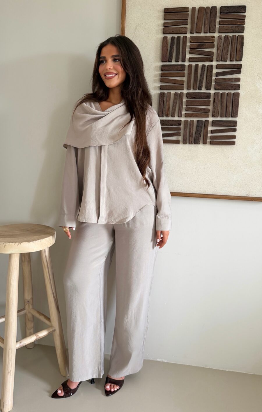 Draped set taupe
