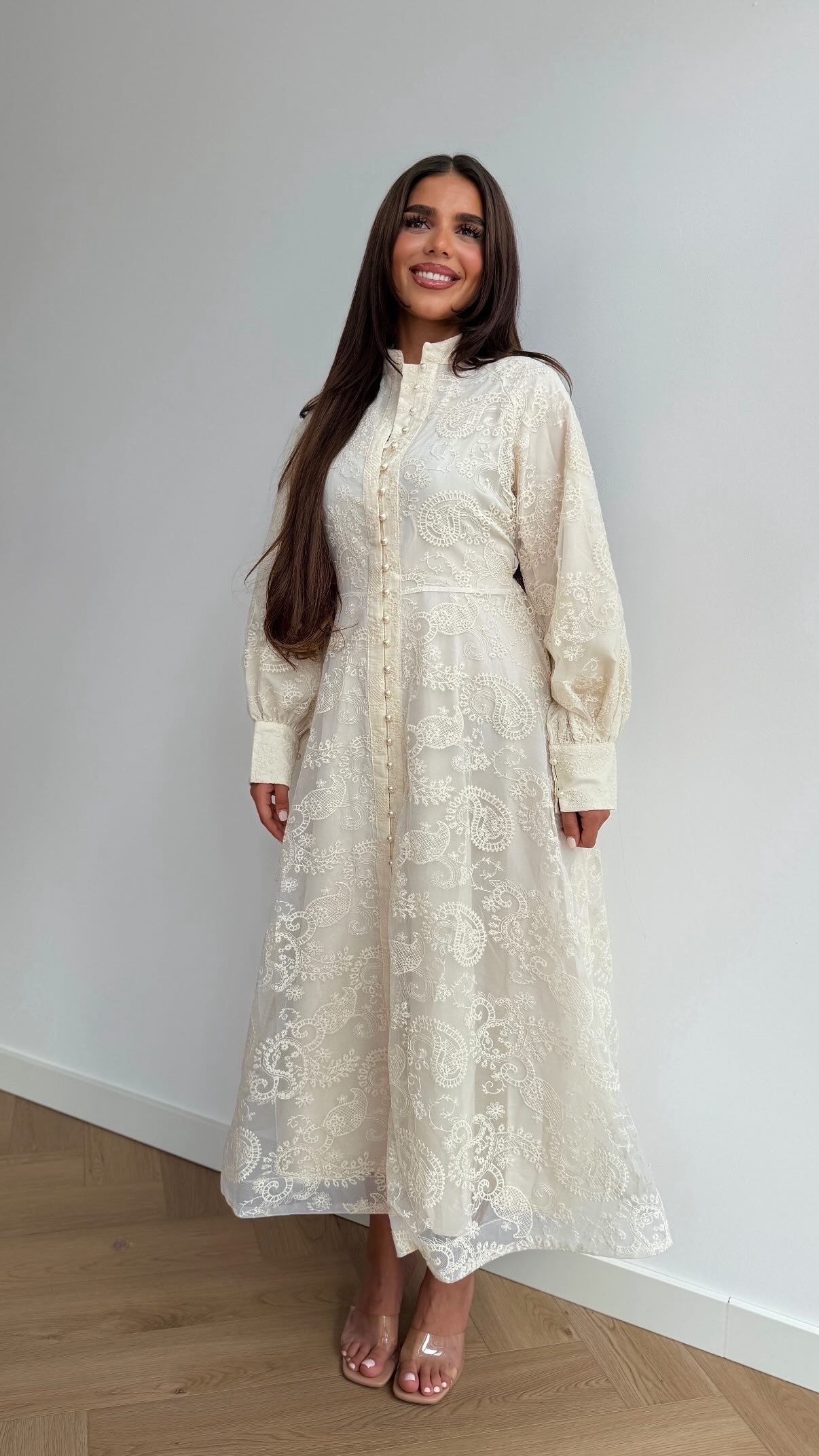 Broderie dress beige